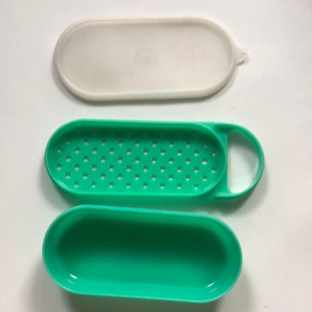 Tupperware Jadeite Vintage‎ Oval Cheese Grater With Lid Food Storage Container